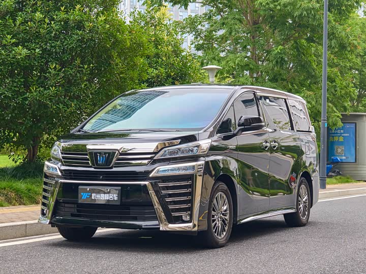 Фото 1 - Toyota Vellfire