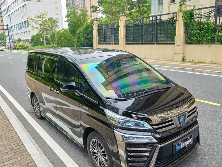 Фото 10 - Toyota Vellfire