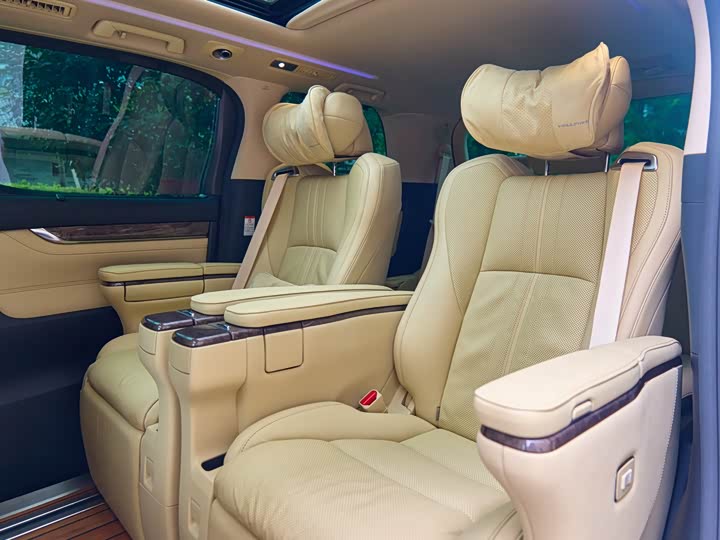 Фото 17 - Toyota Vellfire