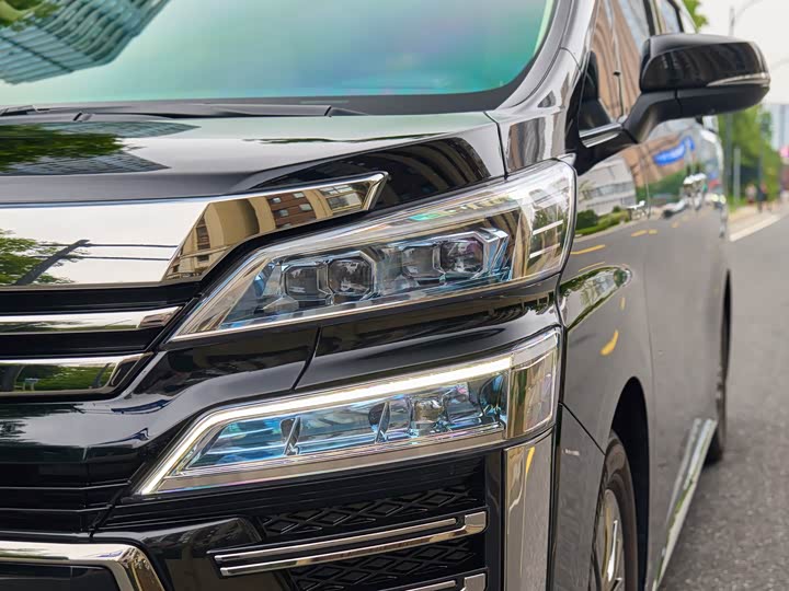 Фото 4 - Toyota Vellfire