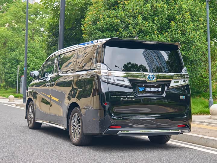 Фото 7 - Toyota Vellfire