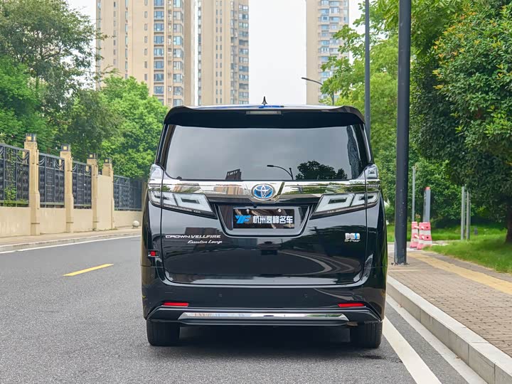 Фото 8 - Toyota Vellfire