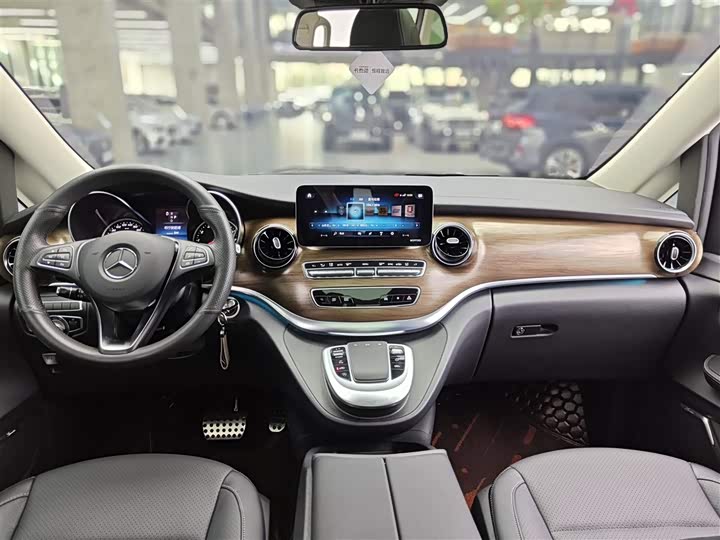 Фото 12 - Mercedes-Benz V-Class