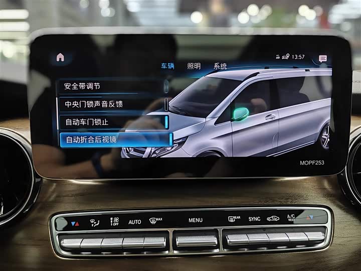 Фото 17 - Mercedes-Benz V-Class