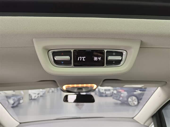 Фото 21 - Mercedes-Benz V-Class