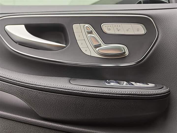 Фото 23 - Mercedes-Benz V-Class