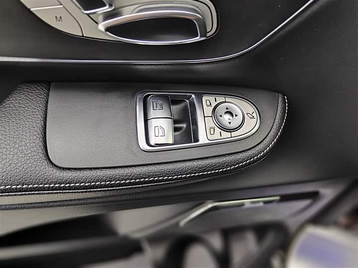 Фото 24 - Mercedes-Benz V-Class