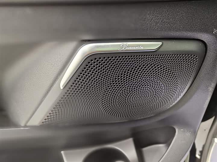 Фото 25 - Mercedes-Benz V-Class