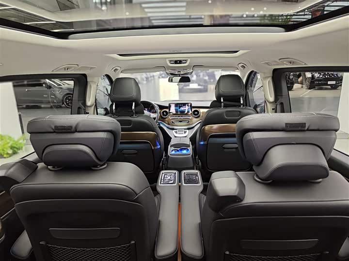 Фото 26 - Mercedes-Benz V-Class