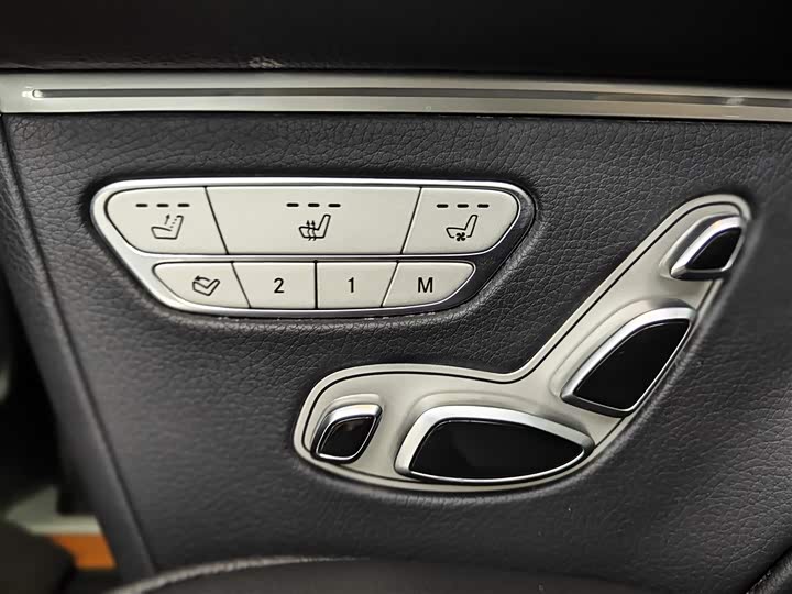 Фото 27 - Mercedes-Benz V-Class