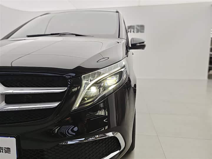 Фото 30 - Mercedes-Benz V-Class