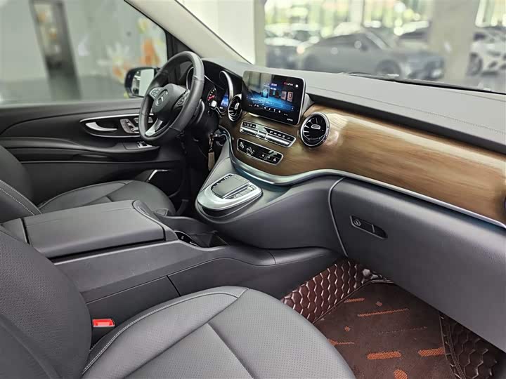 Фото 8 - Mercedes-Benz V-Class