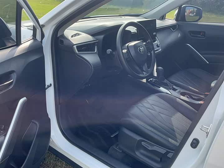 Фото 10 - Toyota Corolla Cross