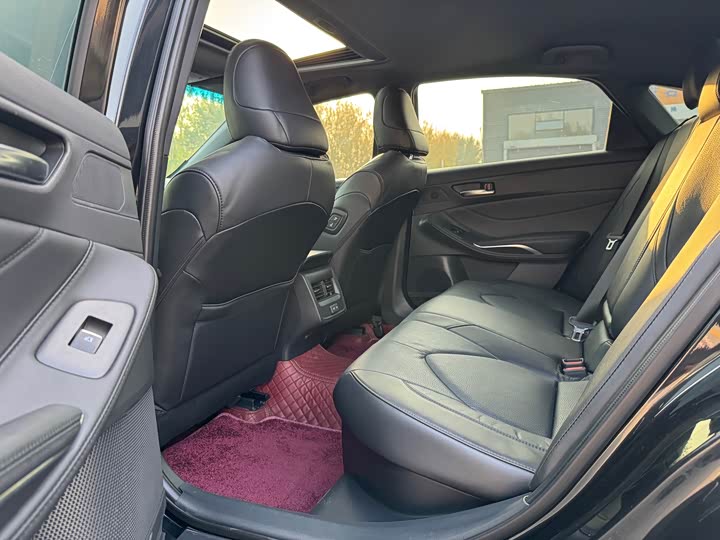 Фото 10 - Toyota Avalon