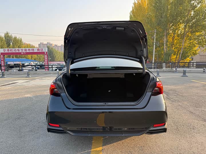 Фото 11 - Toyota Avalon