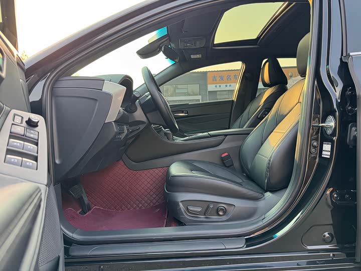 Фото 9 - Toyota Avalon