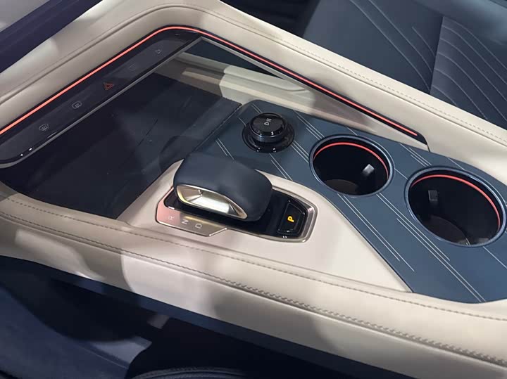 Фото 14 - Zeekr 001