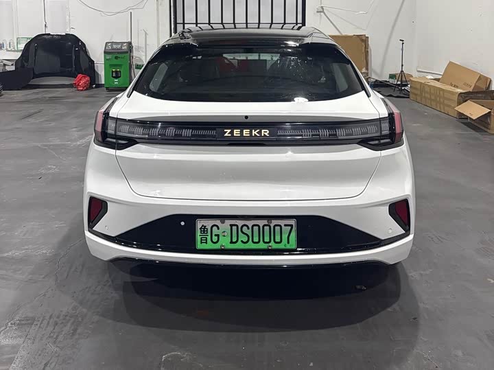 Фото 4 - Zeekr 001