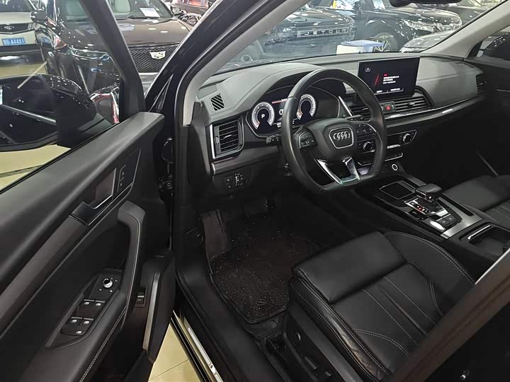 Фото 13 - Audi Q5L