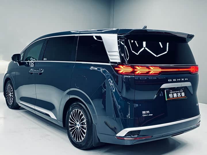 Фото 3 - Denza D9