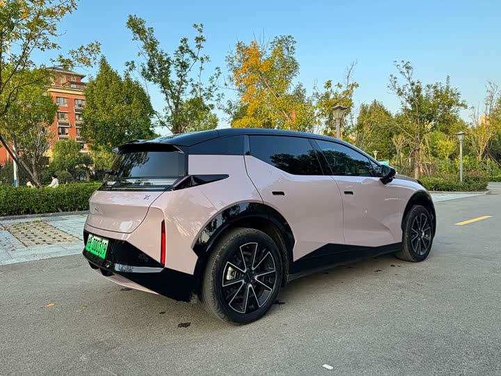 Фото 11 - Zeekr X