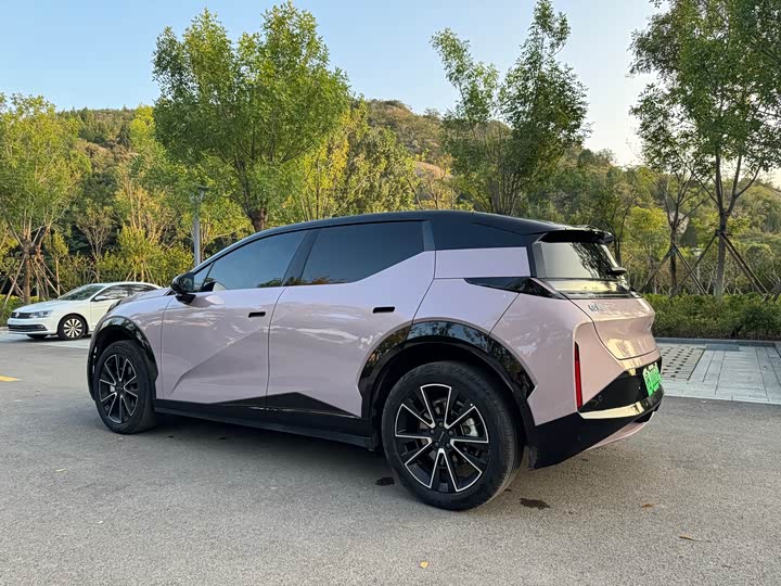 Фото 13 - Zeekr X