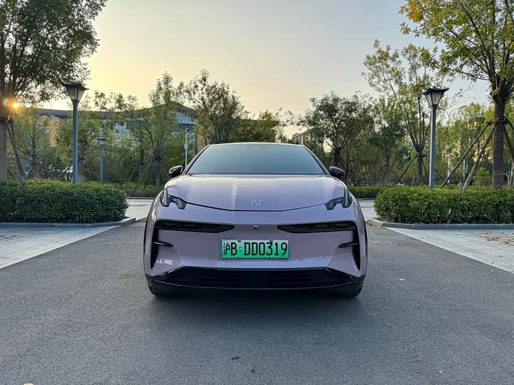 Фото 2 - Zeekr X