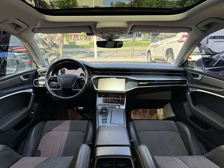 Фото 11 - Audi A7L