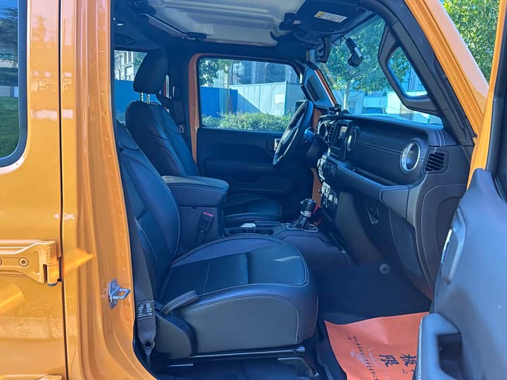 Фото 10 - Jeep Wrangler