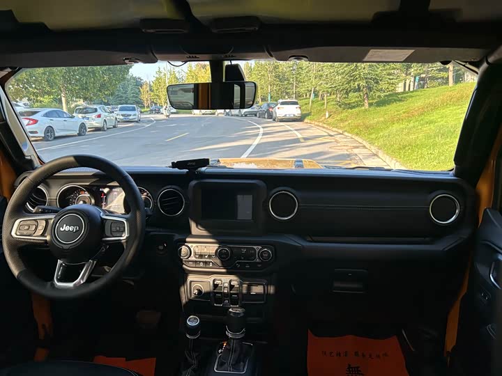 Фото 11 - Jeep Wrangler