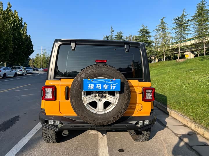 Фото 6 - Jeep Wrangler