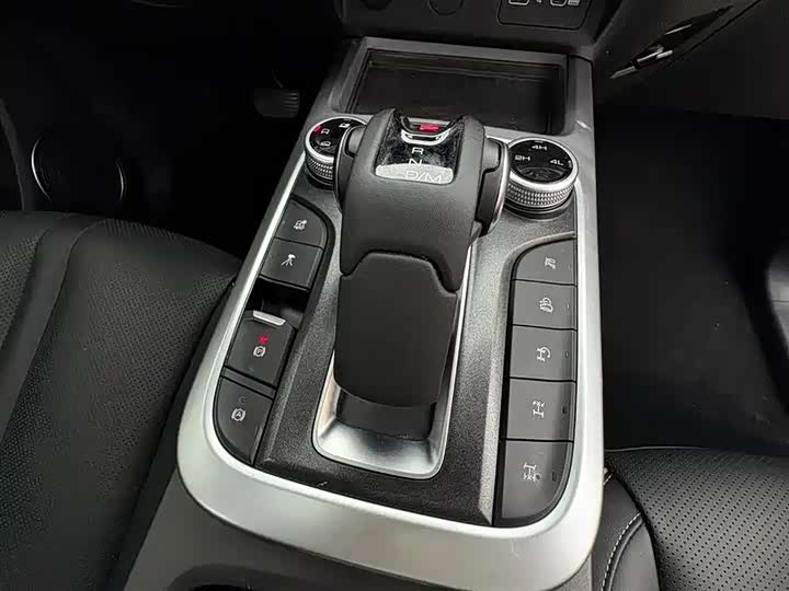 Фото 12 - Tank 300