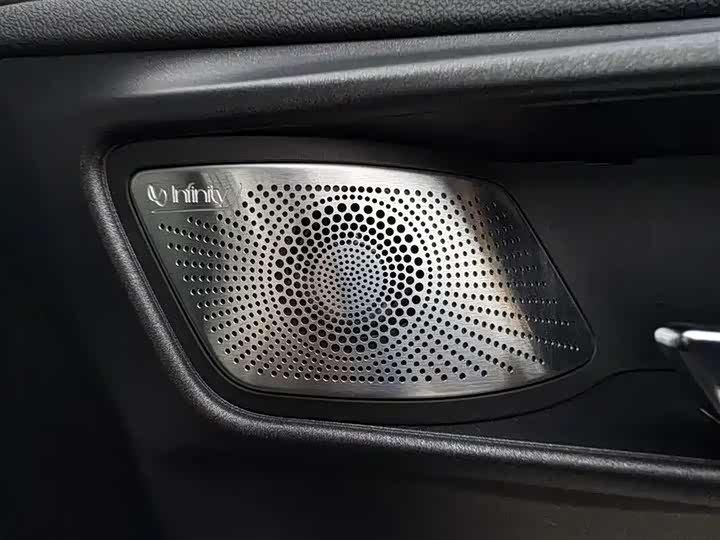 Фото 13 - Tank 300