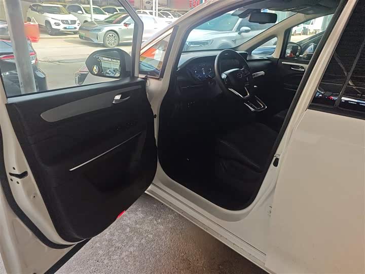 Фото 15 - GAC Trumpchi M6