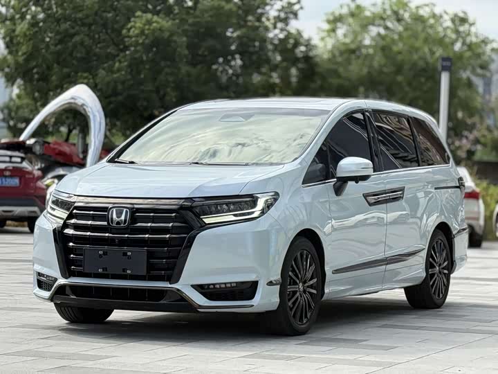 Фото 1 - Honda Elysion