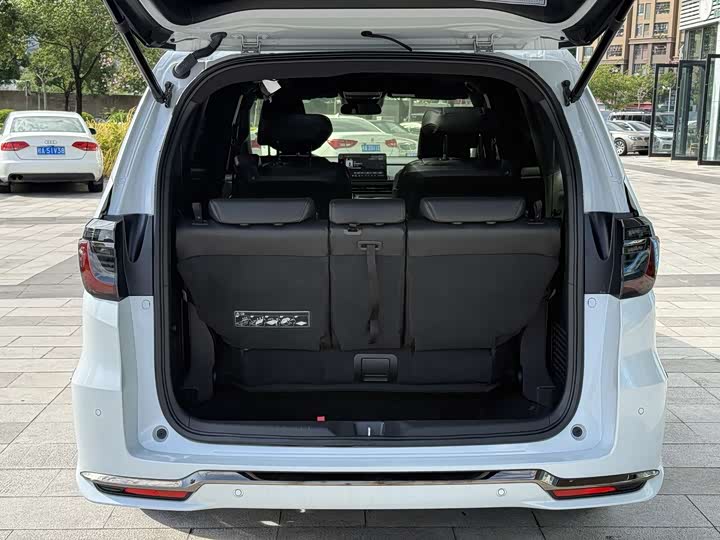 Фото 22 - Honda Elysion