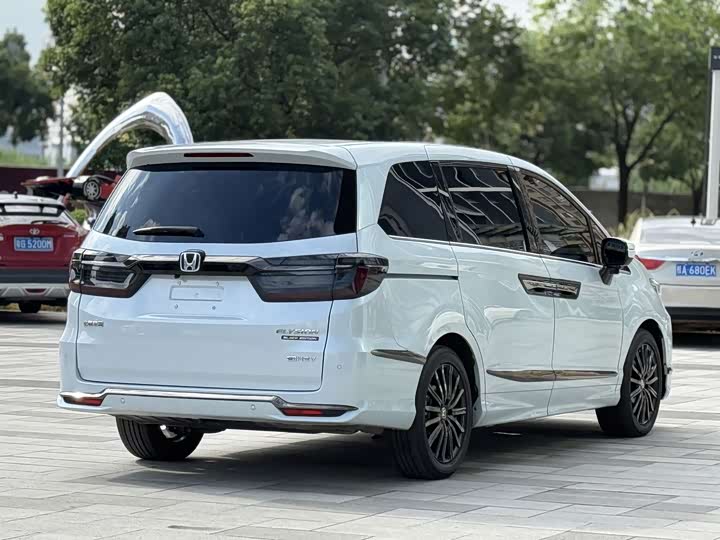 Фото 3 - Honda Elysion