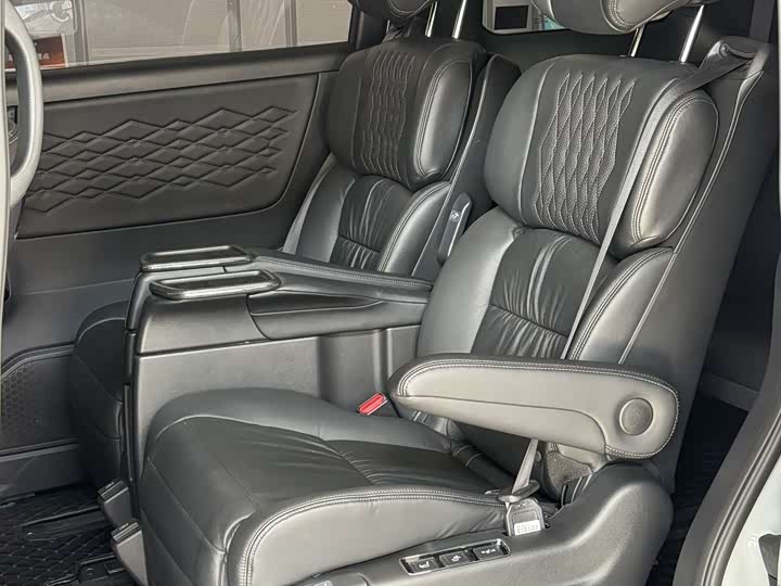 Фото 6 - Honda Elysion