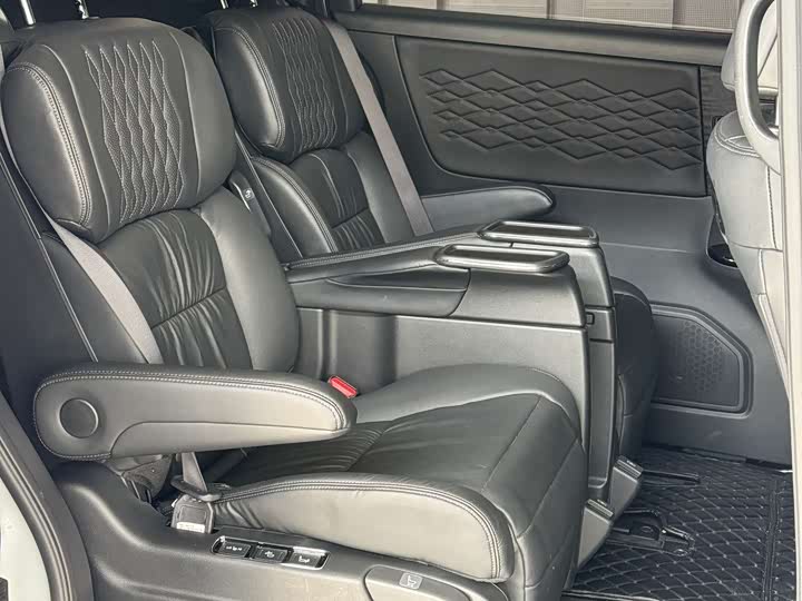 Фото 7 - Honda Elysion