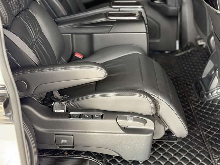 Фото 8 - Honda Elysion