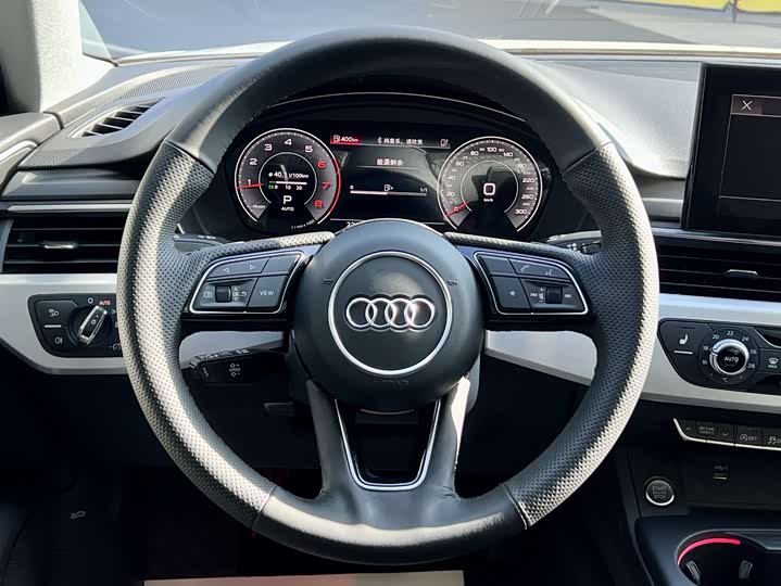 Фото 12 - Audi A4L
