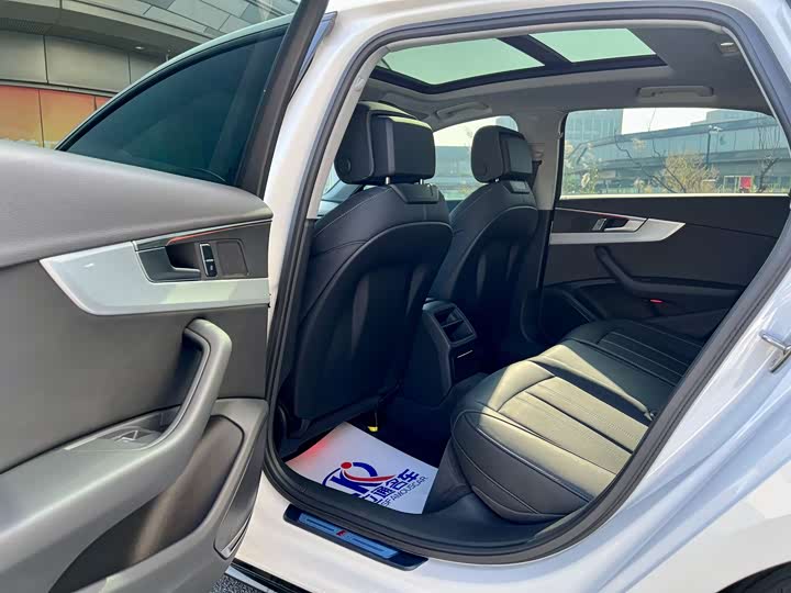 Фото 6 - Audi A4L