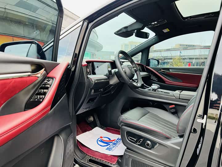 Фото 12 - GAC Trumpchi M8