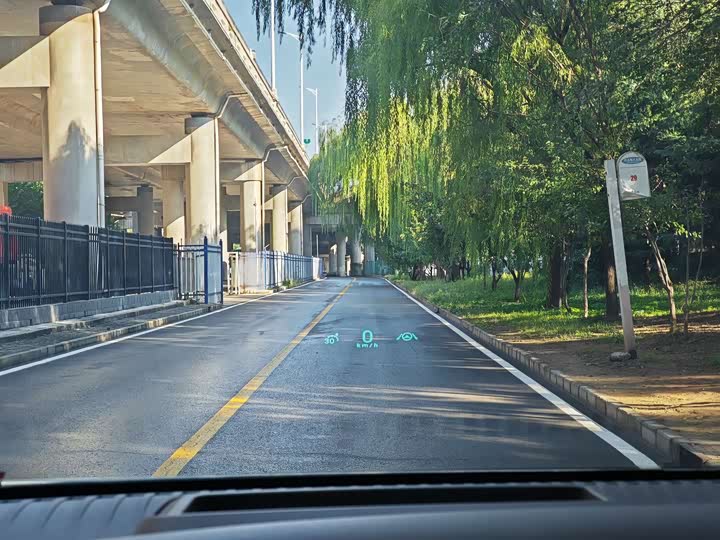 Фото 10 - Denza D9