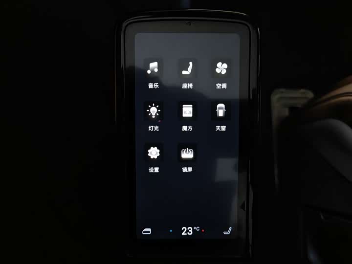 Фото 16 - Denza D9