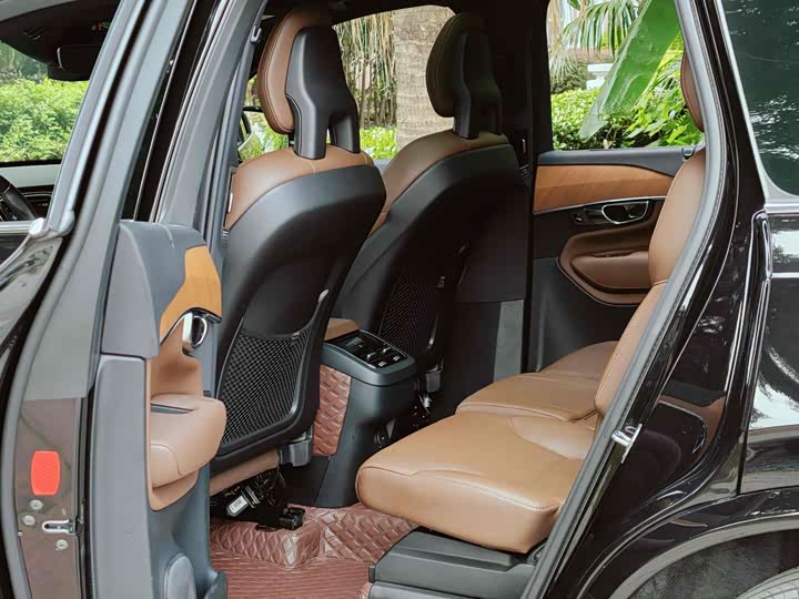 Фото 11 - Volvo XC90