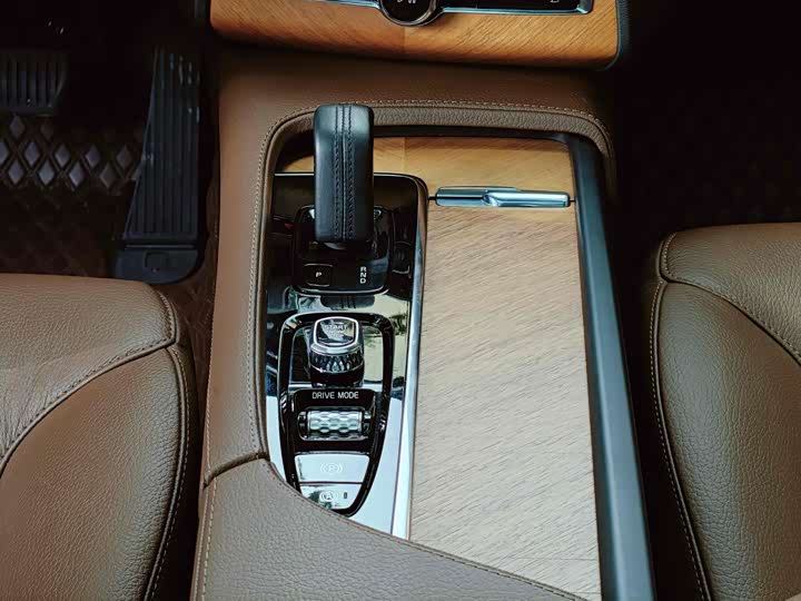 Фото 14 - Volvo XC90