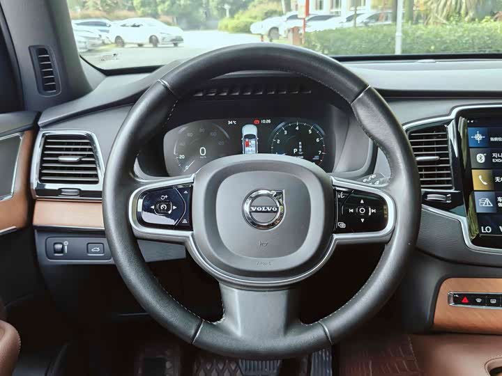 Фото 15 - Volvo XC90