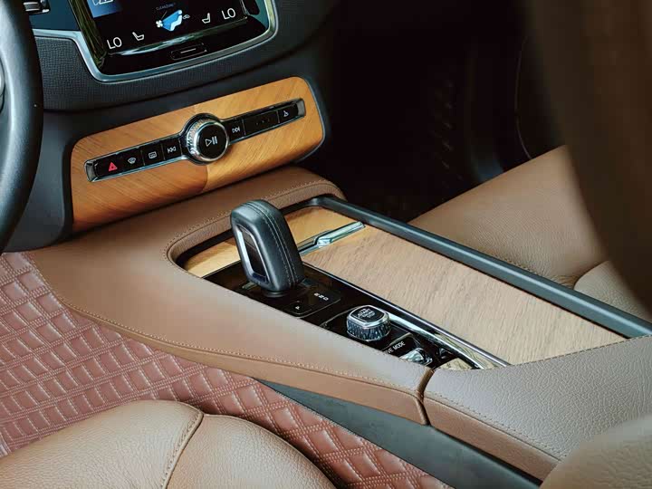 Фото 17 - Volvo XC90