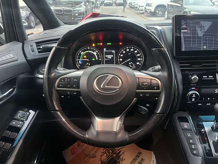 Фото 16 - Lexus LM